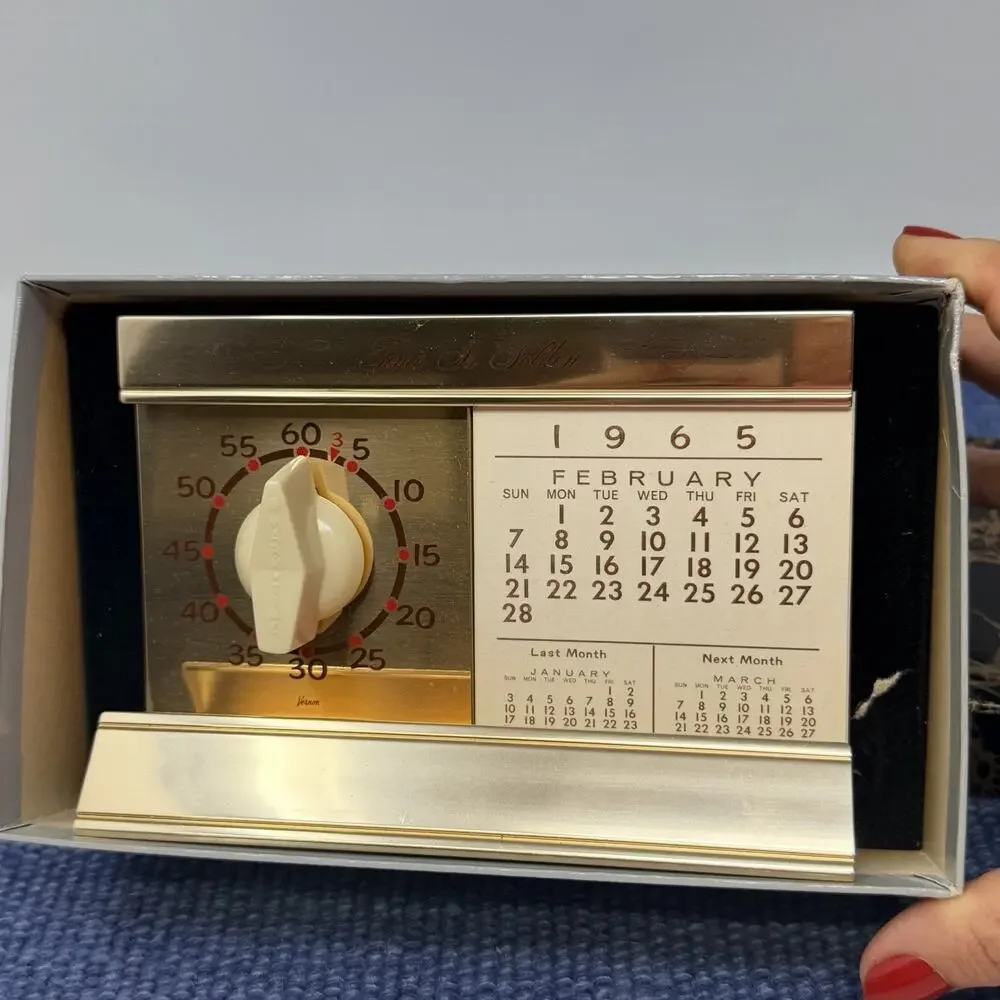 vintage Vernco Vernadium MCM 1965-67 desk calendar with timer NOS